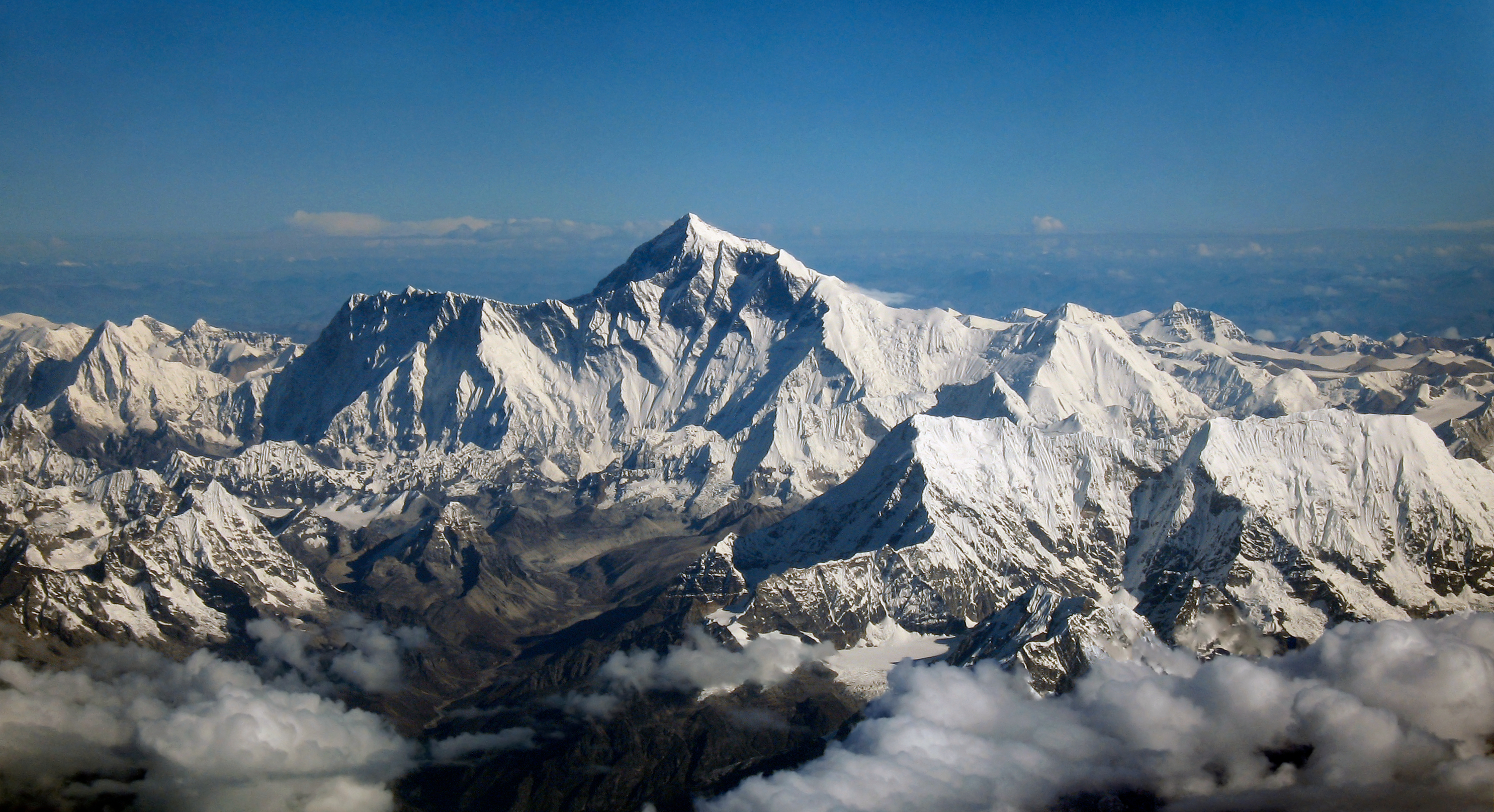 American Climber Dies on Mount Everest Day After Indian Goes Missing
